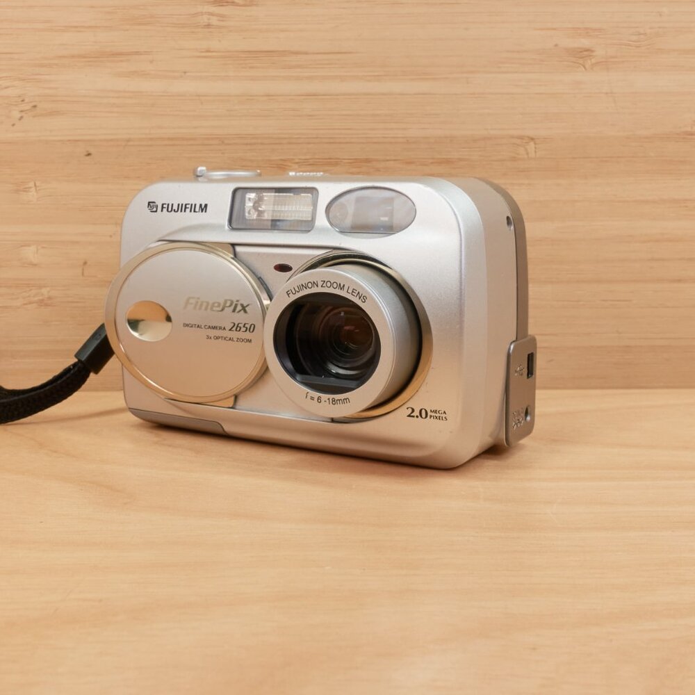 Fujifilm FinePix 2650 Digital Camera / 2 MP / 3X Optical Zoom / Silver / Japan